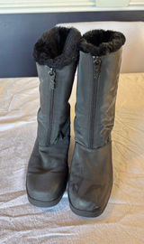 Women’s Black Winter Snow Boots Size 9M Chromatics by Totes Faux Fur Photo 0