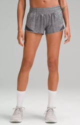 Lululemon Hotty Hot 2.5" Shorts Photo 0