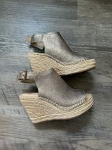 Kenneth Cole Heels Wedge Gold Size 6.5 Photo 0