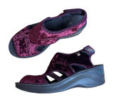 Bzees Drama Women's Velvet Wedge Sandals Burgundy Size 10W Photo 0