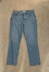 Mom Jeans Photo 0