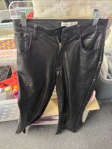 Abercrombie & fitch ‘90s relaxed curve love faux leather pants 2 short // 081926 Photo 0