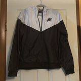 Nike Windbreaker size medium Photo 0