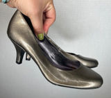 Etienne Aigner Womens Metallic Pewter Leather Round Toe Kitten Heel Pumps Size 6 Photo 0