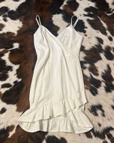 White Dress Photo 0