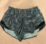 Lululemon Hotty Hot Short 2.5” Photo 0