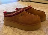 BRAND NEW Chestnut Ugg Taxx Photo 0