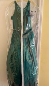 Emerald Green Prom Dress Photo 0