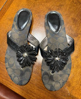 Coach Womens 8.5 M Suki Fringe Flower Sandals A8123 Skye Patent Black/Chesnut Photo 0