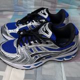 ASICS Photo 0