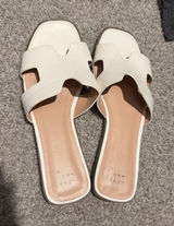 target white sandals size 7 Photo 0