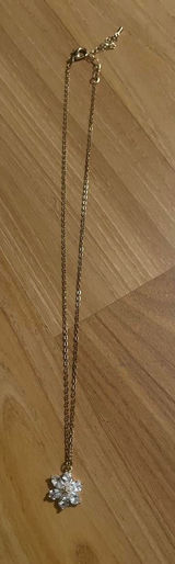 Gold flower necklace with clear crystal petals #floral #crystal No flaws Don't need Photo 0
