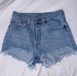 Levi’s 501 Shorts Photo 0