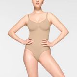 SKIMS Cream Seamless Sculpt Brief Bodysuit Size‎ Medium NWOT Photo 0