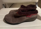 Taos Women Suede Faux Fur Lined Clog Slippers Brown Red Trim Size 7 Photo 0