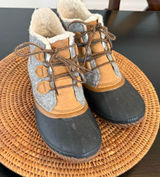 Sorel Gray and Tan Waterproof Boots-‎ insoles missing Photo 0