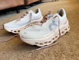 Color Moon OnClouds Cloudmonster shoes 8.5   Photo 0