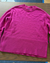 GAP Womens Fuchsia Pink Ribbed Hem Crewneck Sweater Size Medium Side Slit Knit Photo 0