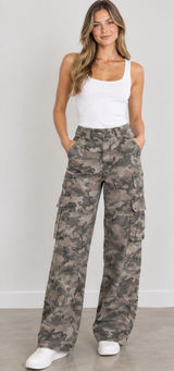 Abercrombie and fitch camo high rise cargo pants size 6l Photo 0