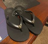 thin flip flop in size 5 in black Photo 0