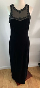 Maurices Black velvet Maxi long dress size 8 stylish wedding gust black tie Photo 0