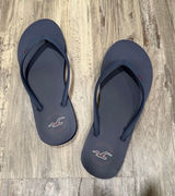 Hollister Navy blue flip flops size 7 women’s Photo 0