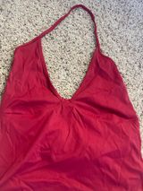 Red crop top wraps around neck Size M Photo 0