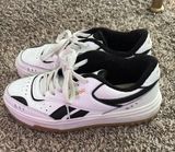 Sneakers Photo 0