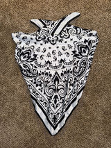 Black and white bandana/tied top with hanging beads Photo 0