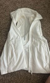 white vest Photo 0
