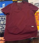 Figs scrub top maroon small  Photo 0