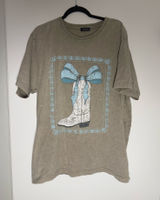 Boutique T-Shirt Photo 0