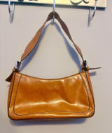 Trendy 90s/early 2000s style baguette purse in a warm camel/tan color. Perfect minimalist everyday bag that fits comfortably under the arm. Photo 0