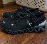 On Cloud Running Shoes Photo 0