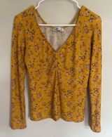Hollister Womens Mustard Yellow Floral Waffle Knit Ruched V-Neck‎ Top Medium Photo 0