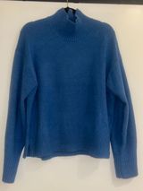 Uniqulo Turtleneck Photo 0