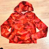 Athleta Pinnacle Red Camo Hoodie Athletic Performance LS Shirt Top XXSmall‎ XXS Photo 0