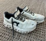 On Cloud Running Shoes Photo 0