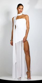 White Dress Photo 0