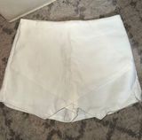 Boutique White Photo 0