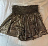 Pants Store Gold Shorts Photo 0