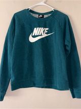 Nike Sportswear Essential Fleece Crewneck Teal Blue Graphic Sweatshirt Size M Photo 0