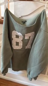 Target Sweatshirt off shoulder Photo 0