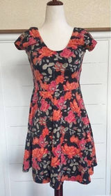 Kimchi‎ Blue by Urban Outfitters Skater Cap Sleeve Floral Dress - M Photo 0