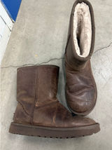 UGG Classic Short Leather Boot Women’s size 6 Winter Ski Photo 0