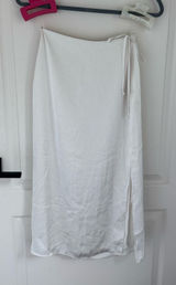 Aritzia Wilfred Elixir Satin Skirt in Light Birch Photo 0