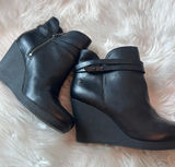 UGG ALEXIS Black Wedge Boots Women Size US 9 leather stylish Photo 0
