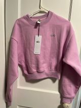 Alo Cropped Accolade Crewneck Candy Heart Pink Medium Photo 0