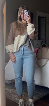 Mom Jeans Photo 0