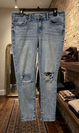 Light Wash Distressed Skinny Jeans - Women's Stretch Denim Photo 0